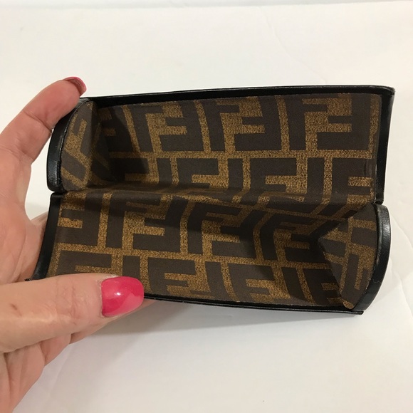 Étui à lunettes FENDI - Picture 1 of 3